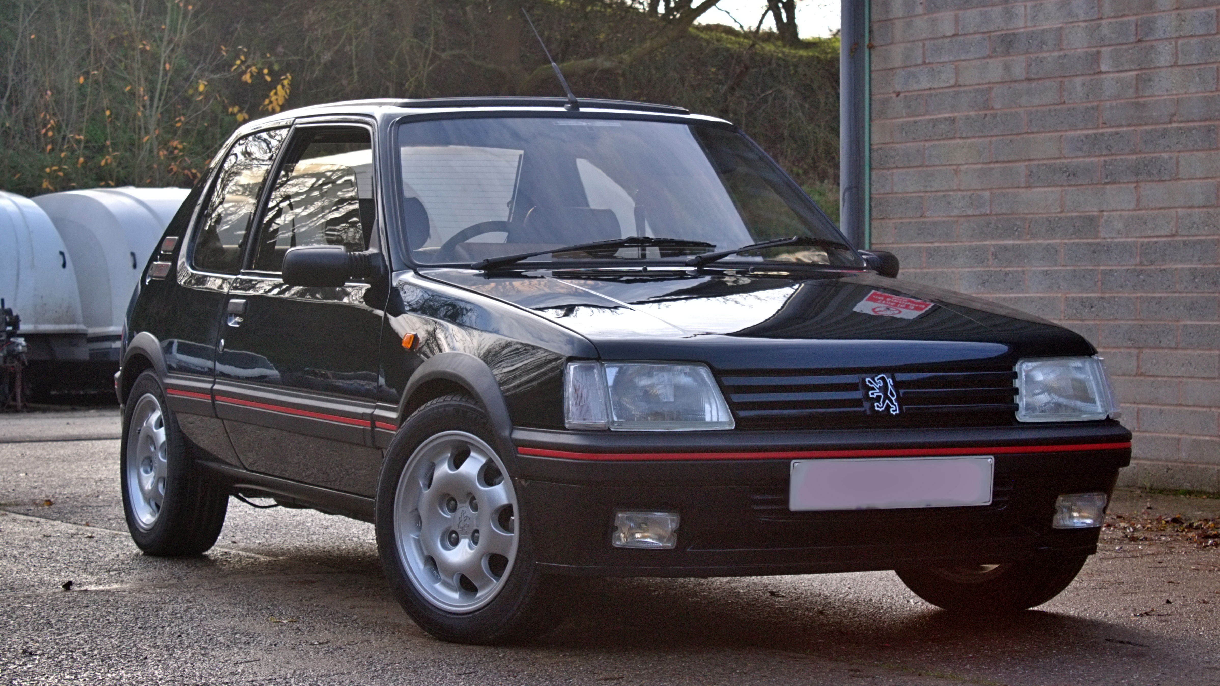 Peugeot 205 GTi Tolman Edition - front